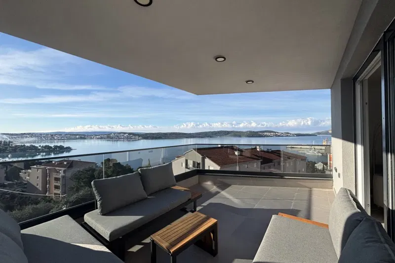 Attico moderno con terrazza panoramica e vista mare panoramica – 2