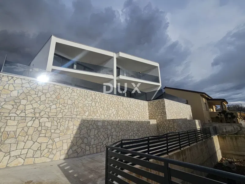 CRIKVENICA, JADRANOVO - luxus ikerház medencével, 134m2 – 2