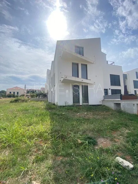 KUĆA NOVOGRADNJA 300m OD MORA!