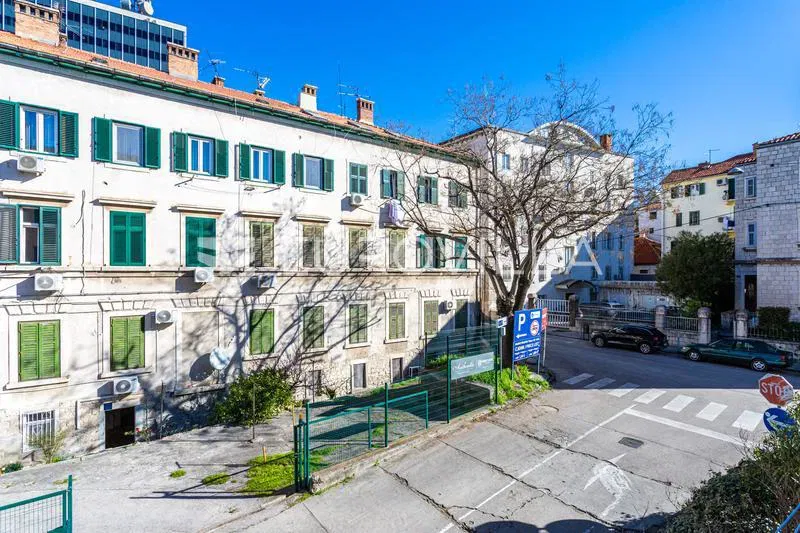Split, Bačvice | Exclusive sale, three-bedroom apartment in an exceptional location – 2