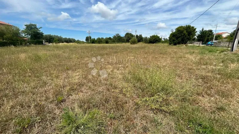 Építési telek 1050 m² aszfalt mellett, Sveti Lovreč