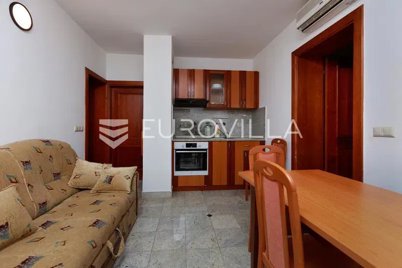 Krk, furnished two-bedroom apartment near the sea, terrace with a view – 2