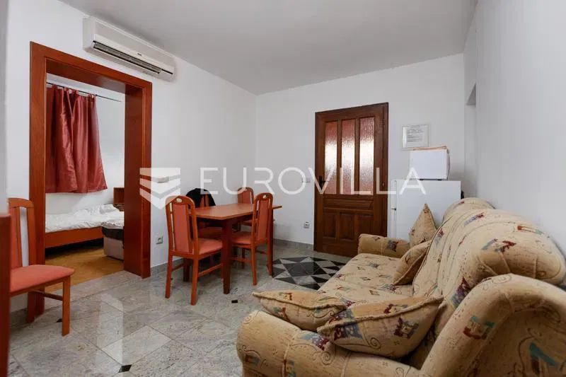 Krk, furnished two-bedroom apartment near the sea, terrace with a view – 3