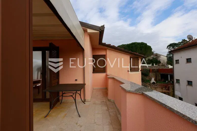 Krk, furnished three-bedroom apartment, large terrace with open view – 2