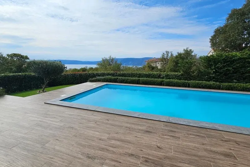 Luxury villa with pool and sea view – 3