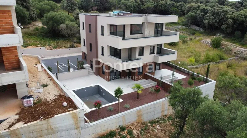NOVALJA, JAKIŠNICA – Luksuzan stan u prizemlju s privatnim vrtom i vrhunskom opremom – 2