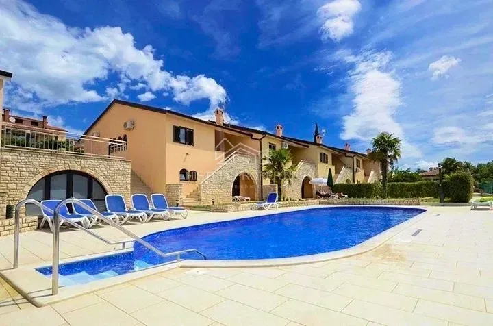Vista mare con piscina in comune e casa attrezzata per una piacevole vacanza – 3