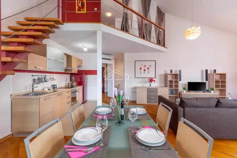 Appartamento splendidamente arredato in un edificio con ascensore, parcheggio privato e vista mare nel centro della città – 2