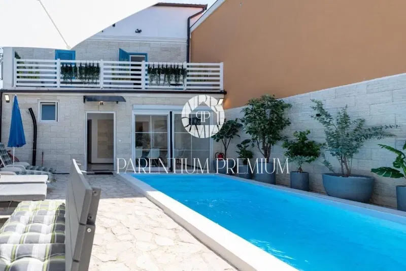 Renovated house with swimming pool in a peaceful setting – 3