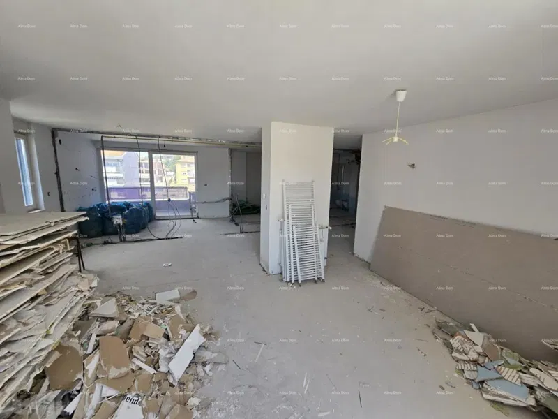PULA – appartamento in centro con due garage e grande terrazza – 2