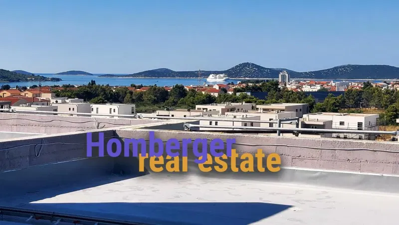 Vodice  atraktivan stan sa krovnom terasom, 2 spavaće sobe, podno grijanje, pogled
