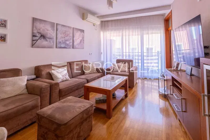 Slavonski Brod, three-bedroom apartment, 72 m² in the city center – 2