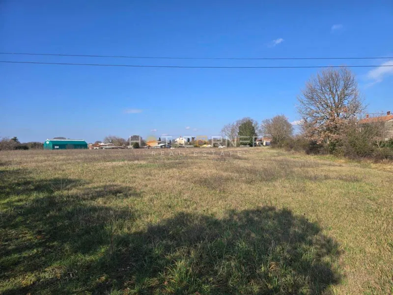 Zazidljivo zemljišče Muntić, 417 m² / 45.870 € – 2