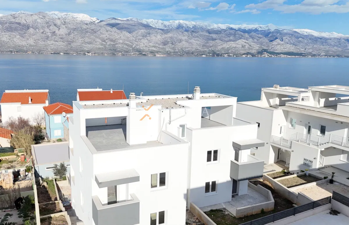 Ražanac, prizemni apartman 95,19 m2, vrt, garaža
