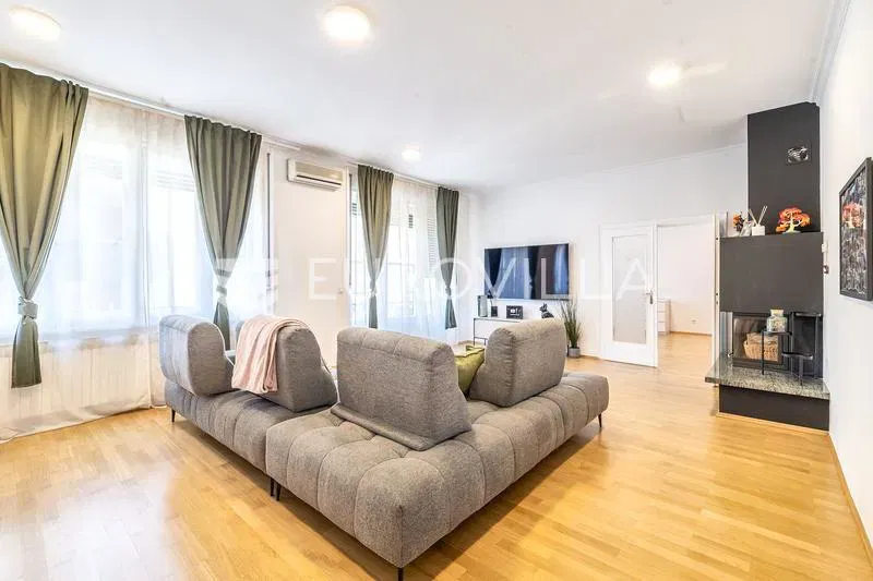 Zagreb, center, two-bedroom apartment 128 m² with two balconies and garage, elevator – 2