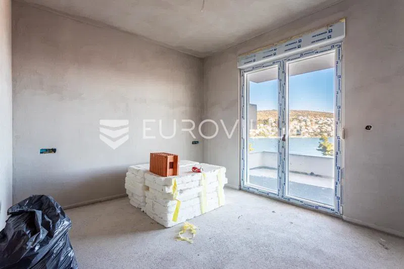 Čiovo, Okrug Gornji, three-bedroom penthouse with spacious terraces and sea view, 88.57 m² – 2