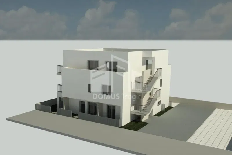 Third row from the sea*** Three-bedroom apartment on the ground floor, 79 m2 + 78 (garden) – 3