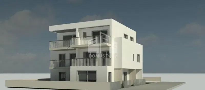 Treći red od mora*** Poslovni prostor s vrtom, 19 m2 + 25 m2 vrta !