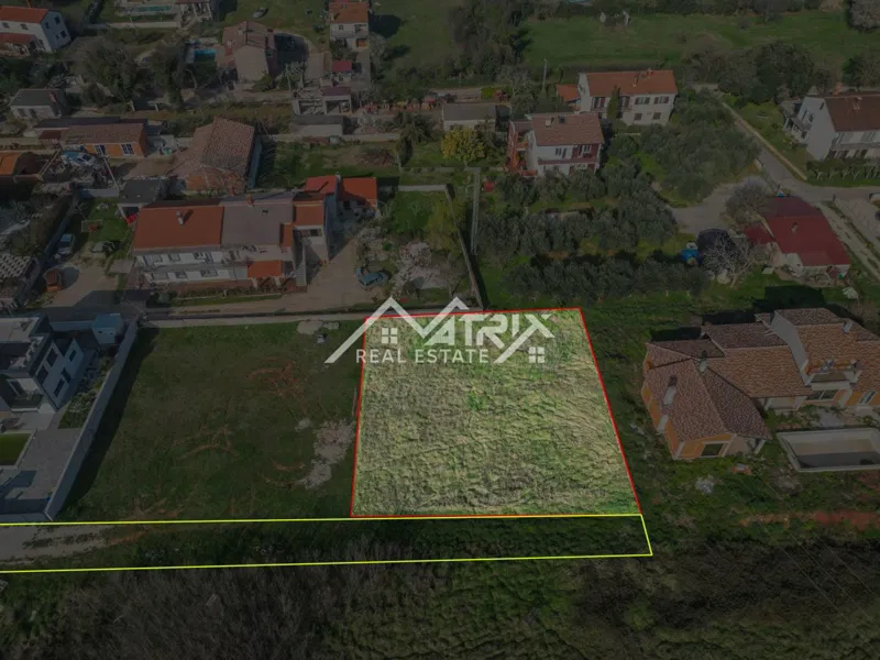 Pula okolica, građevinsko zemljište 825 m² s projektom i bazenom – 3