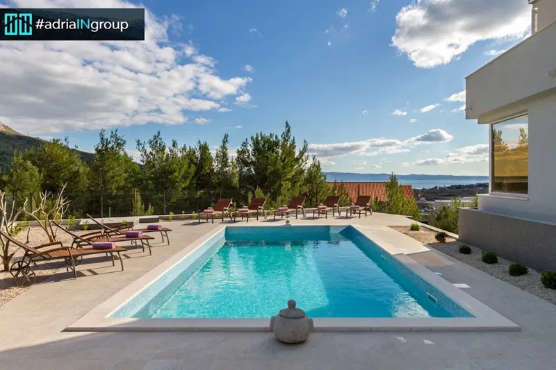 SPLIT / Korešnica, VILA SA BAZENOM /POGLED /INTIMA /Video -čitaj opis