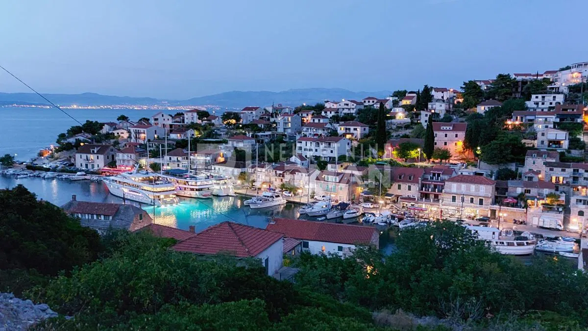 OTOK ŠOLTA - Stomorska- GRAĐEVNA PARCELA BLIZU MORA