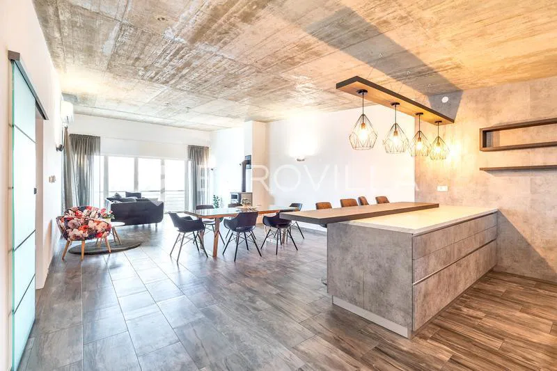 Sveti Ivan Zelina, prekrasna dvojna kuća površine 385 m²