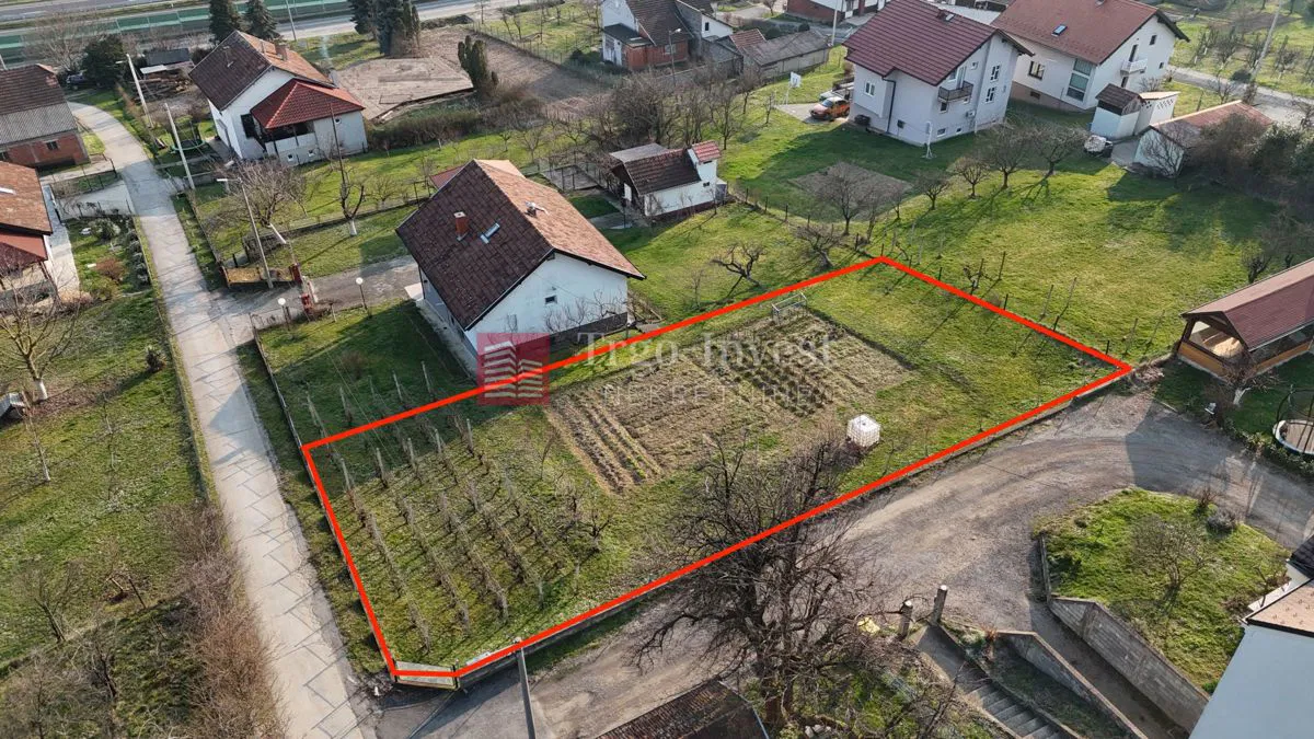 POŽEŠKA UL. građ. zemljište 765 m², S1 zona