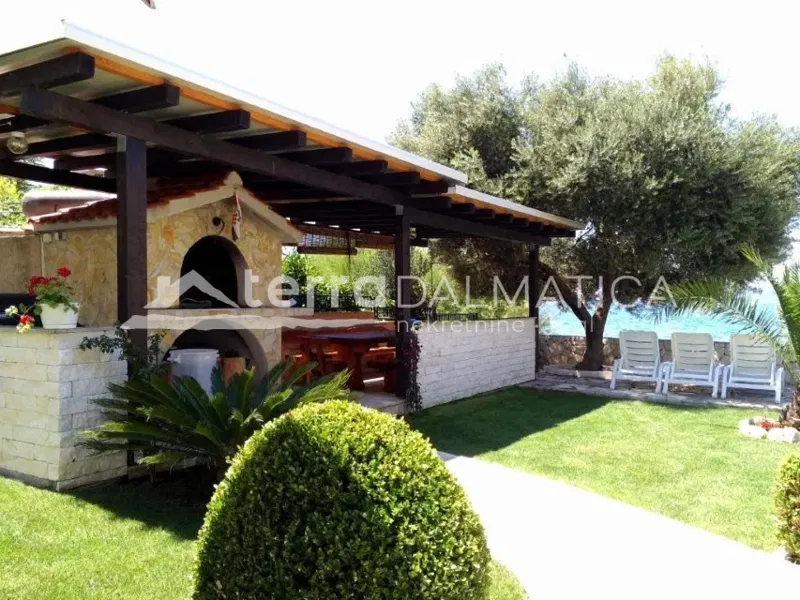 Apartment villa with 7 units and building, Žaborić - first row to the sea – 2