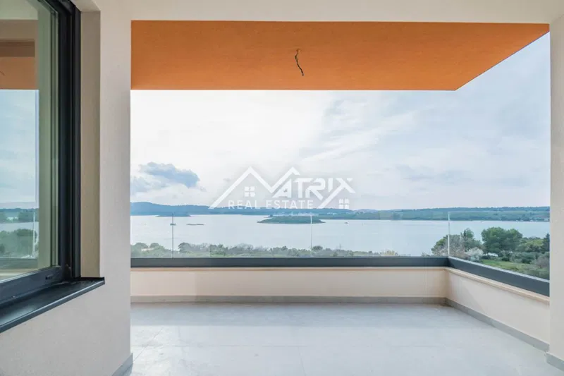 Medulin, penthouse s panoramskim pogledom, prvi red do mora – 3