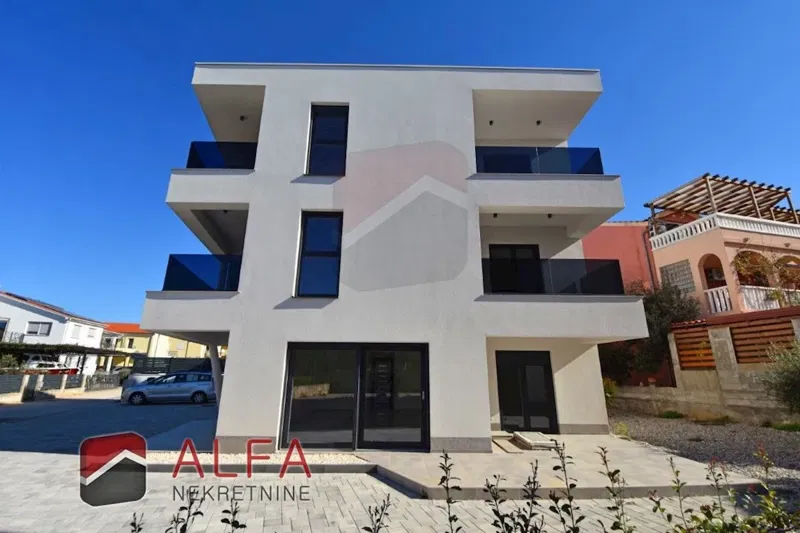 Vodice, új kényelmes földszinti lakás eladó, 120 m2-es kerttel – 3