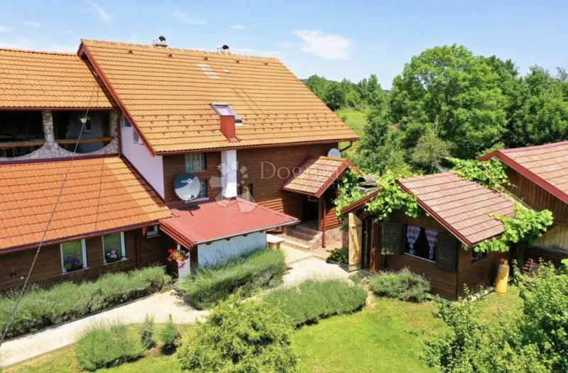 Dom Lipovac, Rakovica, 350m2 – 2
