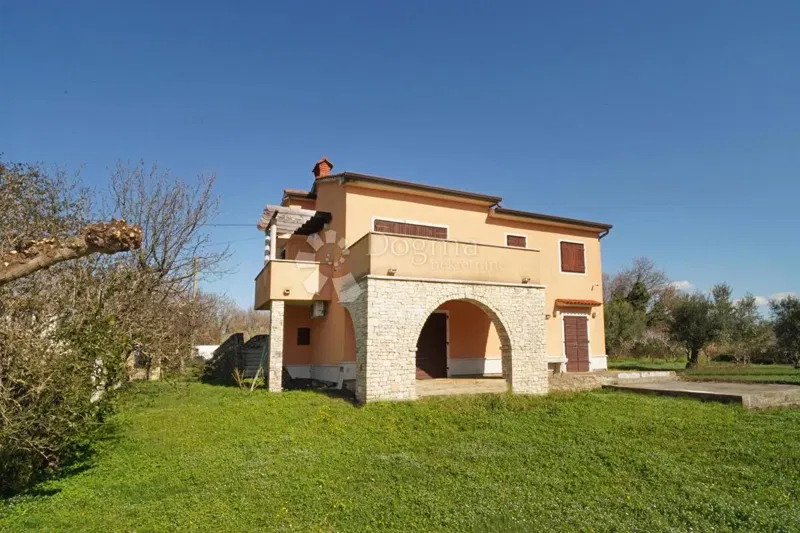 BRTONIGLA, CASA CON 2.500 MQ DI TERRENO EDIFICABILE – 2