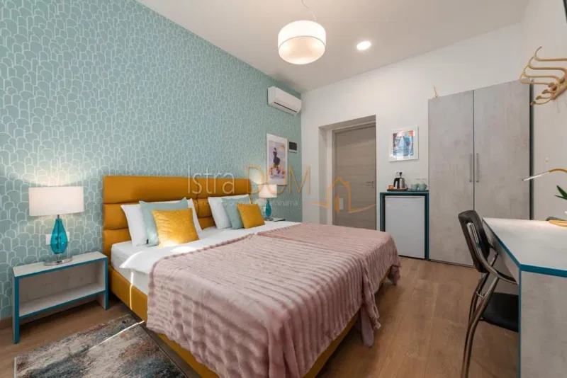 *Pula, stan sa tri studio apartmana u centru* – 2