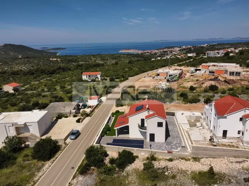 Confortevole rifugio mediterraneo con vista splendida – 2