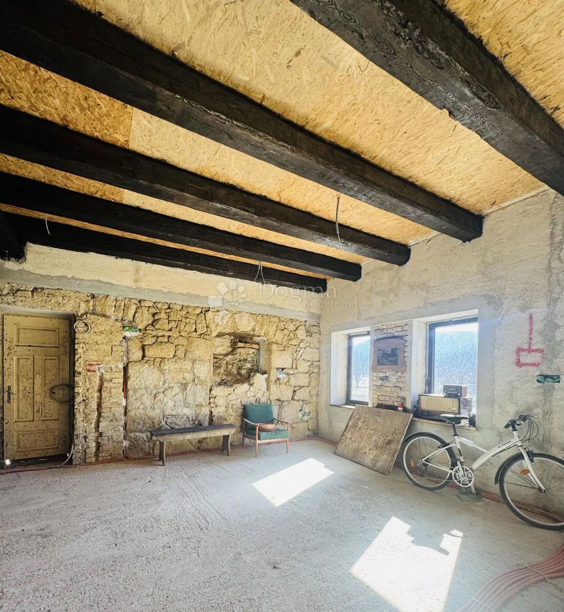 Kamena kuća s projektom i novim krovom-168m2+2300m2 poljop. terena, panoramski pogled na prirodu