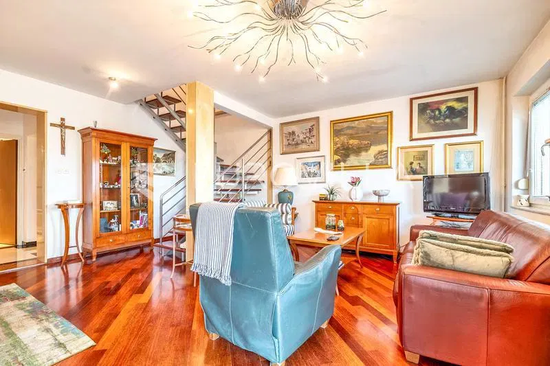 Zagreb, Pantovčak - two-level five-room apartment with a terrace, garage, and parking space – 3