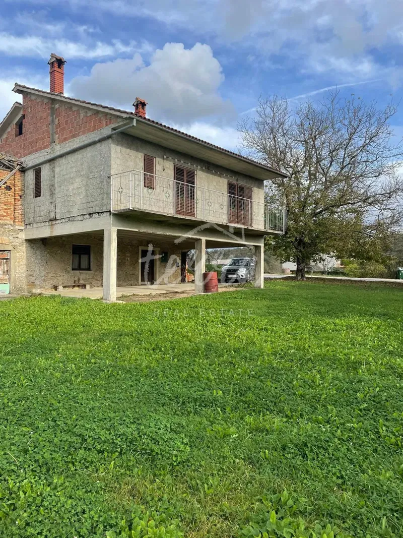 Kuća i gosp.objekt na atraktivnom zemljištu 12.800m2,Cerovlje okolica