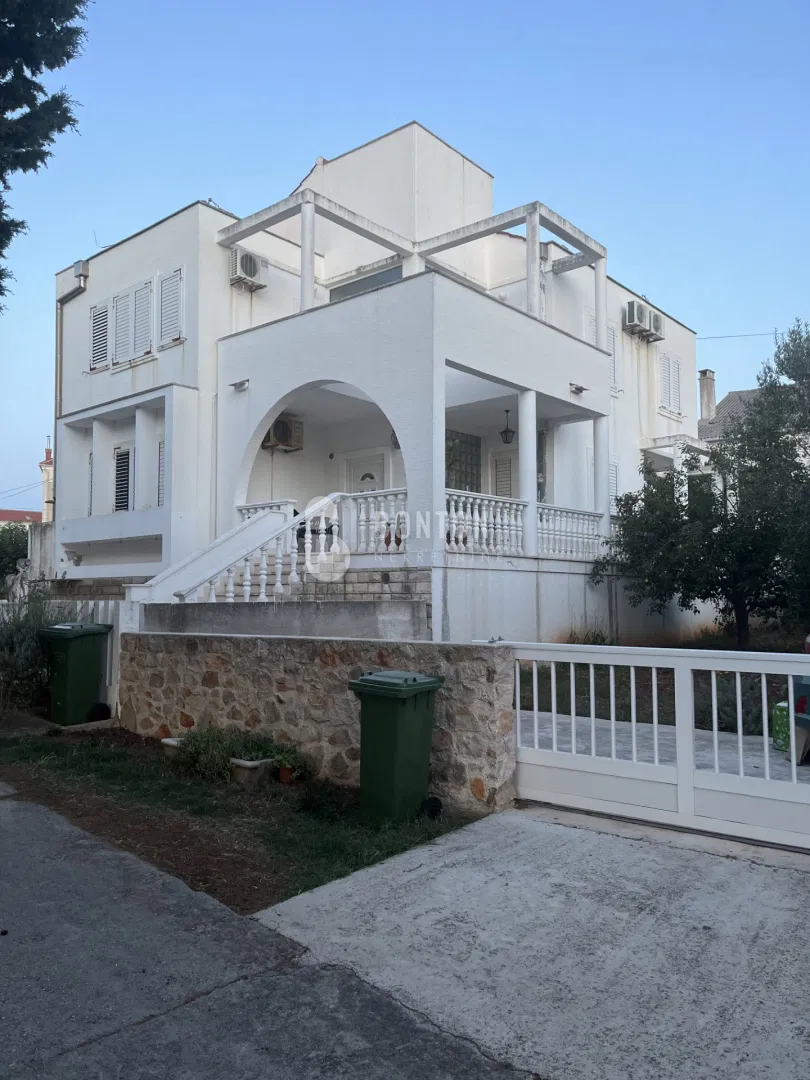 OLIB-POSEBNA SAMOSTOJEćA KUĆA 80 METARA OD MORA-POGLED