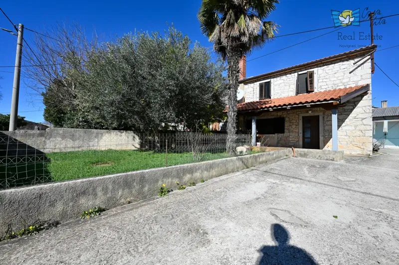 ISTRA, KAŠTELIR - Doppia casa con cortile!