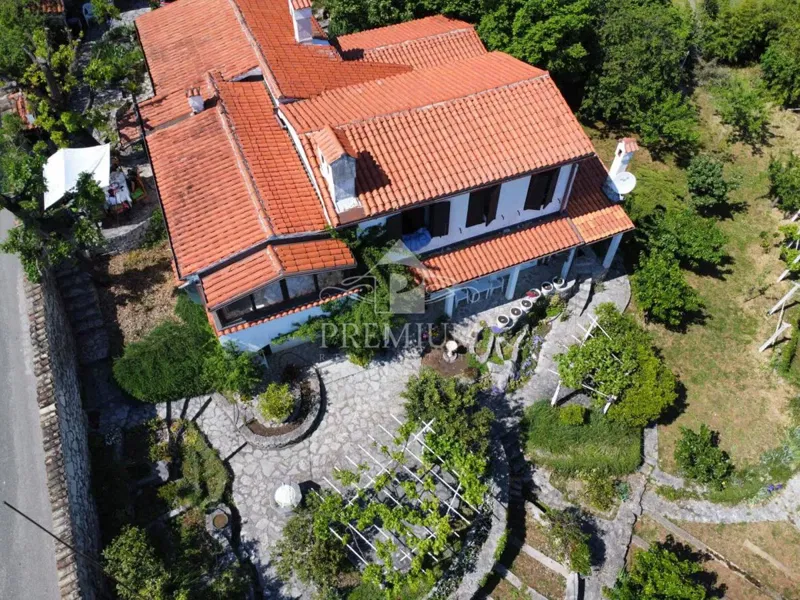 FAMILY HOUSE WITH LARGE GARDEN IN A QUIET LOCATION – 2