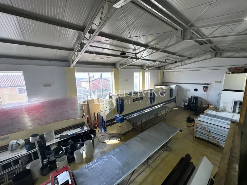 Umag, okolica - Poslovna hala 280 m², prodaja ili dugoročni najam