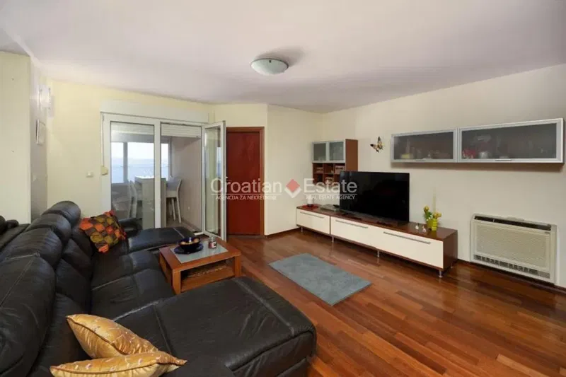 Znjan – Spacious three-bedroom flat with panoramic sea view, for sale – 2