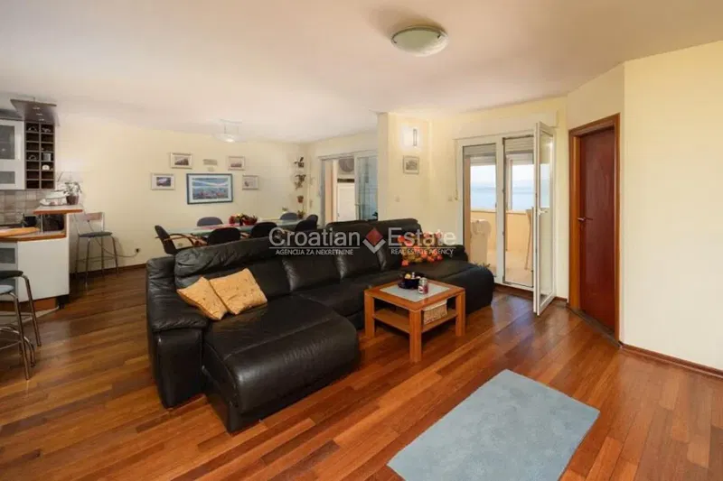 Znjan – Spacious three-bedroom flat with panoramic sea view, for sale – 3