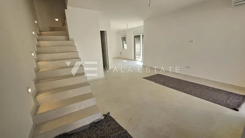 NEW DETACHED HOUSE WITH SWIMMING POOL IN A QUIET LOCATION – 2