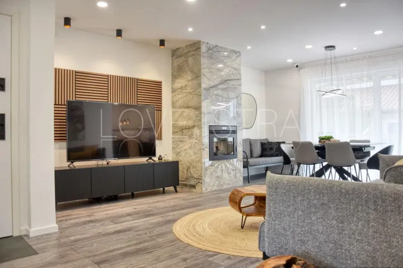 STAN POREČ, 800 METARA OD MORA!