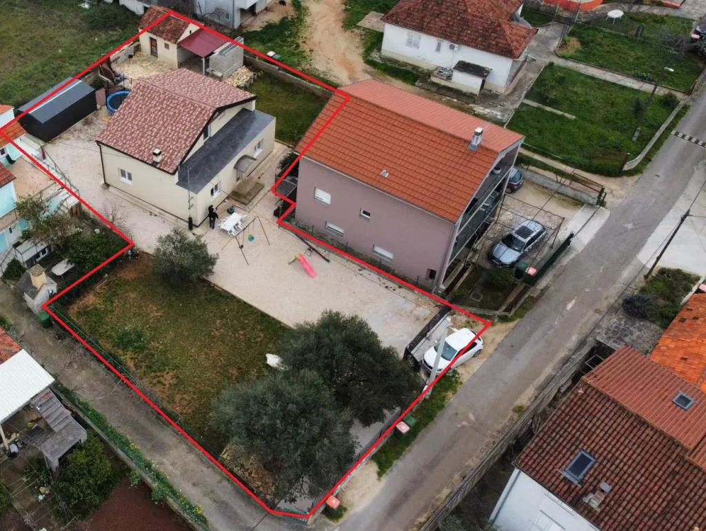 EKSKLUZIVNA PRODAJA- ZADAR,OBITELJSKA KUĆA S VELIKIM DVORIŠTEM !