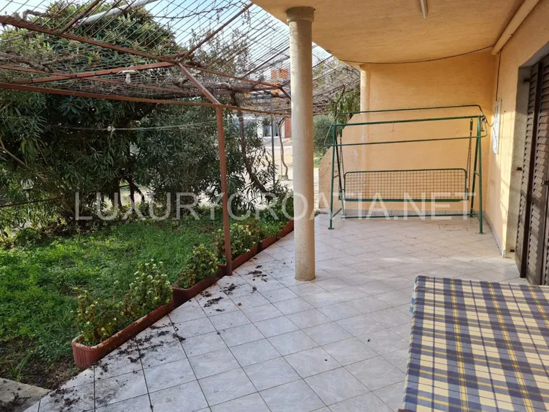 Kuća na prodaju s 5 apartmana Murter, Hrvatska