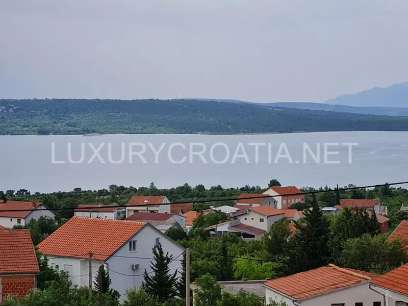 Prekrasna rezidencija s bazenom i panoramskim pogledom na more na prodaju u blizini Zadra