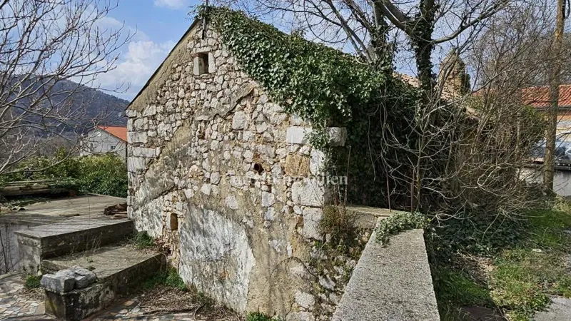 Bribir – terreno edificabile con vecchia casa in vendita – 2