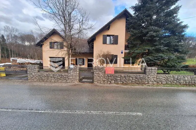 Ogulin, Gornje Zagorje, kuća 210 m², vlastito kupalište na jezeru Sabljaci